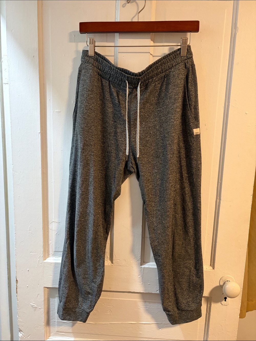 Vuori Women’s Performance Jogger Heather Gray Medium